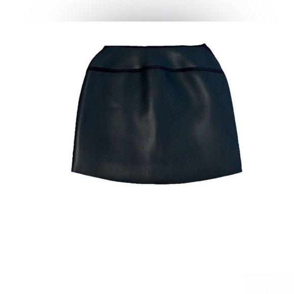 NWT Skims Rubberized Scuba Swim Mini Skirt Onyx Size S ✨🔥🔥🔥 - Picture 5 of 8
